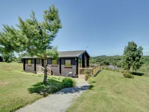 Cottage in Peaceful Surroundings of Hartland, Offering Views of the Fishing Pond - Image 4