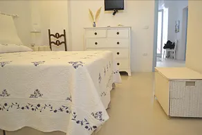 Isolaovest Bed And Breakfast - Image 4