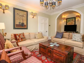 4 Maidens Row - Image 5