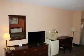 Days Inn by Wyndham Lenox MA - Image 5