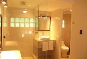 Copacabana Hotel & Suites - Image 2
