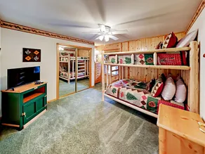 Inviting 3br W/ Private Hot Tub & Fire Pit 3 Bedroom Home - Image 2