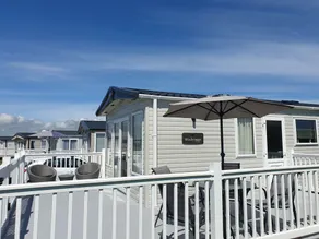 Charming 3-bed Caravan in Camber Food Rest - Image 4