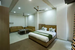 Royal Crown By OYO Rooms - Image 2