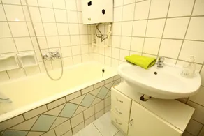 Pal's Hostel and Apartments - Image 4