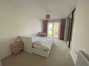 Beautiful 4 Bedroom 3 Beds House in Glasgow - Image 3