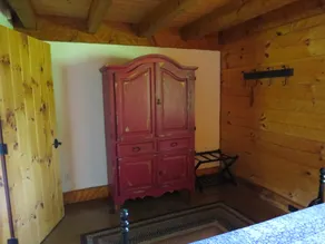 Southern Comfort Lakeside Cabin Resort - Image 5