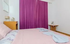 Awesome Home in Drvenik With Wifi and 5 Bedrooms - Image 3