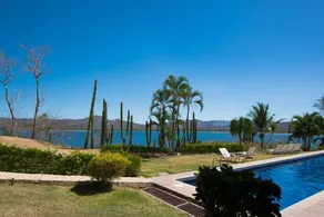 Oceanfront Condo With Pool And Stunning Views - Image 2