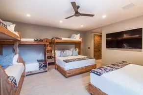 Luxury Service 1 Bedroom & Bunkroom Sleeps 16 Daily HK Condo - Image 4