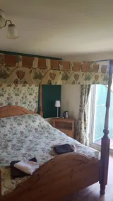 Fiddler's Green Bar and B&B - Image 2