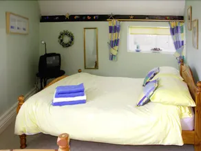 Corner Cottage - Image 3