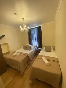 London Hotel - Image 2