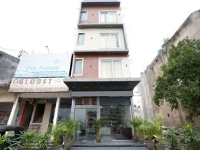 Hotel Clg Grand by OYO Rooms - Image 5