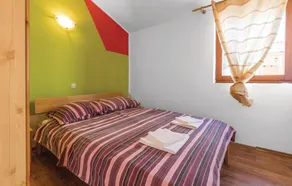 Amazing Home in Peruski With Wifi and 5 Bedrooms - Image 3