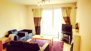 Central Waterfront Apartment - Image 1