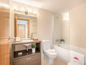 Apartment with sea view, walking distance to the beach - Image 4