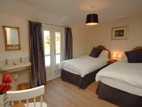 Old Lyn Cottage - Image 2