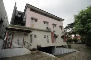 RedDoorz Near Lippo Village 3 - Image 4