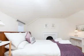 Spacious 4 Bedroom Apartment near Meadows - Image 4