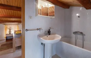 Stunning Home in Sveti Anton With Wifi and 4 Bedrooms - Image 5