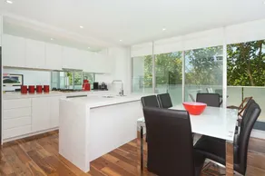 Apartment on Broadway - Image 4
