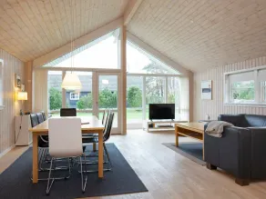 Charming Holiday Home in Væggerløse With Indoor Whirlpool - Image 2