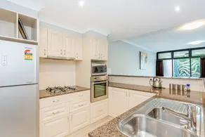 Beachfront on the Foreshore Rockingham - Image 3
