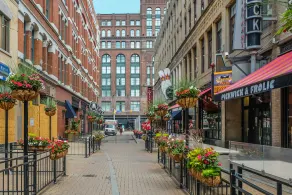 Windsor by Frontdesk - Image 3