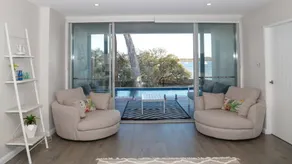 Hampton's Coastline Retreat - Image 3