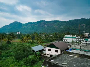 Fathima Residency By OYO Rooms - Image 5