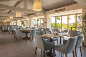 Caro Parc Hotel - Image 4