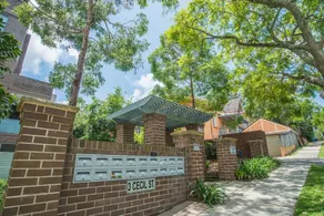 Designed Home of Ultimate Convenience In Gordon - Image 5