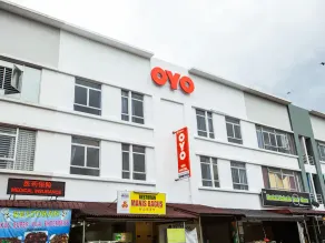 OYO 89631 988 Hotel - Image 3