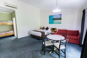 Bay Hotel Motel - Image 3