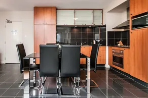 West Perth Luxury Apartment - Image 5