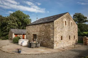 Beautiful Secluded 2-bed Barn With Woodfire Hottub - Image 5