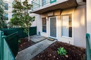 DAWN, 2BDR Carlton Apartment - Image 4