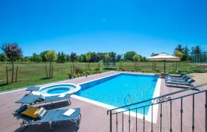 Stunning Home in Sumber with Outdoor Swimming Pool, Hot Tub & 3 Bedrooms - Image 4