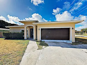 New Listing! Sumptuous Near Beach W/ Pool 3 Bedroom Home - Image 4