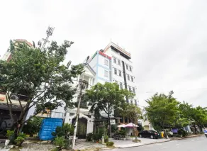 Hung Thu Hotel by OYO Rooms - Image 4