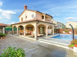 Comfortable Holiday Home in Rovinj With Private Pool - Image 4