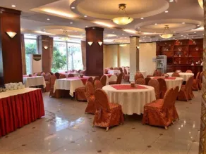 Crown Hotel - Image 2