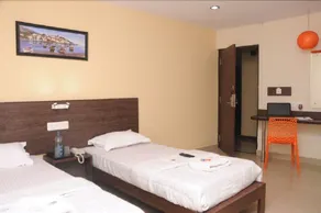 OYO 6043 Orange Inn OMR - Image 3
