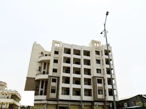 Hotel Ornate by OYO Rooms - Image 4