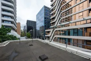 Mid-century 1 Bedroom Apartment on Albert Park With Parking - Image 3