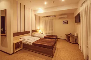 Nyvky Plaza Hotel - Image 2