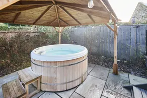 Host Stay Isla Cottage - Image 5