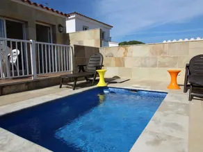 Peaceful Holiday Home With Private Pool in Empuriabrava - Image 4