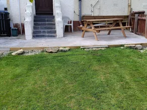 Self Contained 2 Bedrooms House Free Parking - Image 4